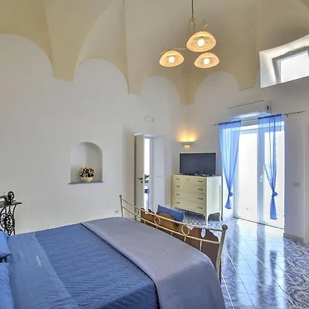Sleeps 4 Air Con Wifi