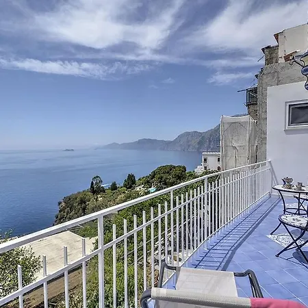 Sleeps 4 Air Con Wifi