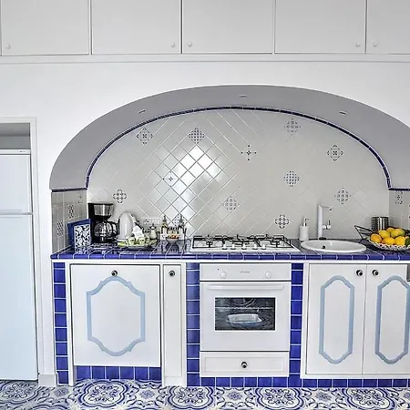 Sleeps 4 Air Con Wifi Villa