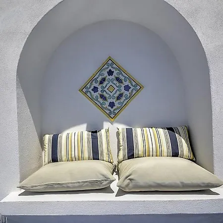 Sleeps 4 Air Con Wifi Villa